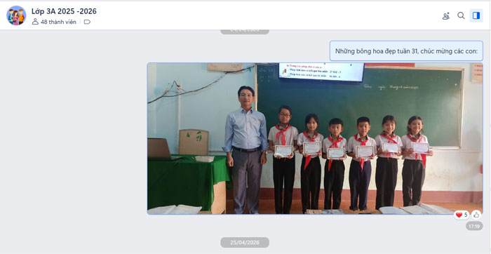 Khi mình gửi hình trao thư khen trên nhóm lớp, phụ huynh rất ấn tượng và thích cách làm của thầy